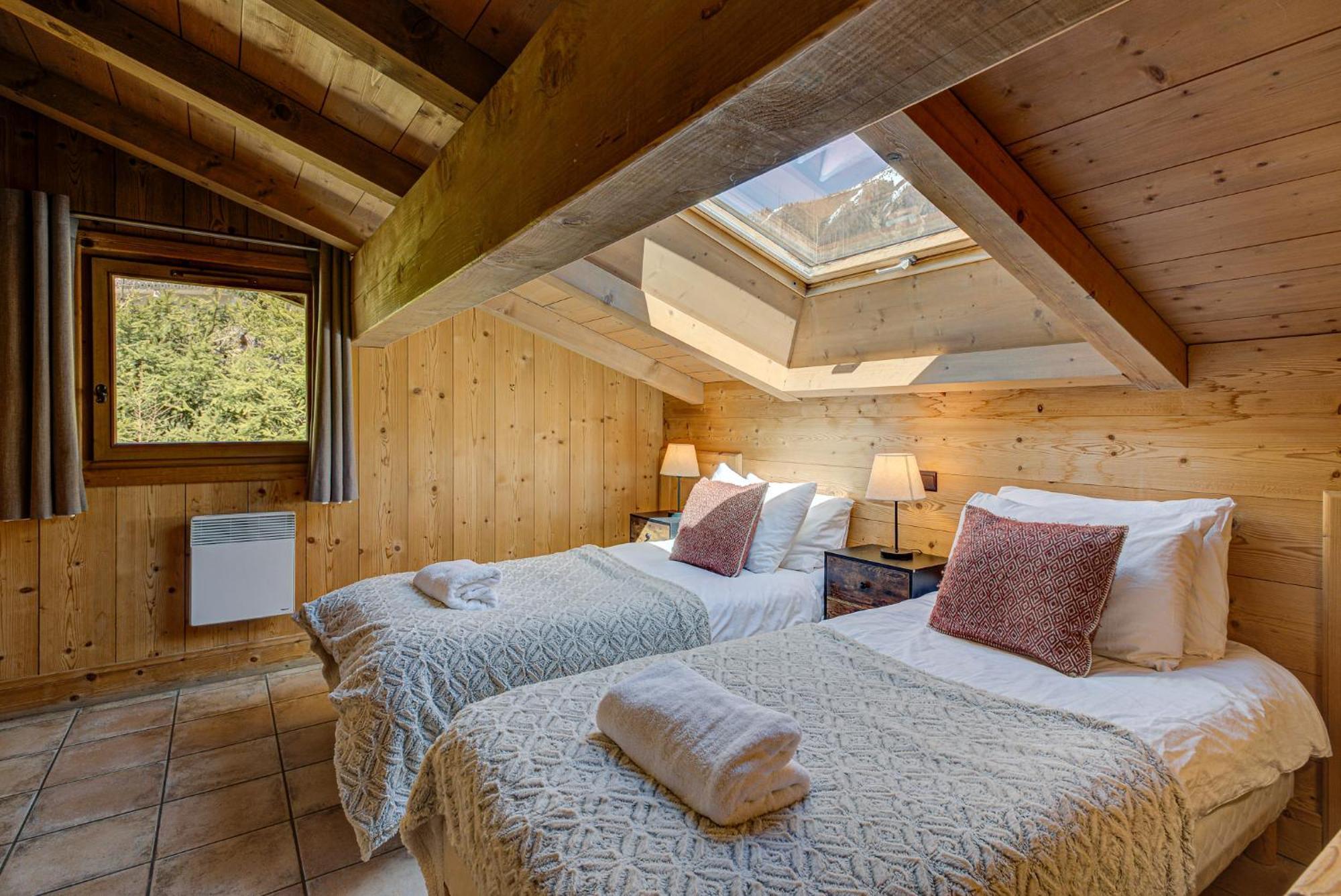 Soleil, Alpes Travel, Argentiere, Sleeps 9 * Chamonix